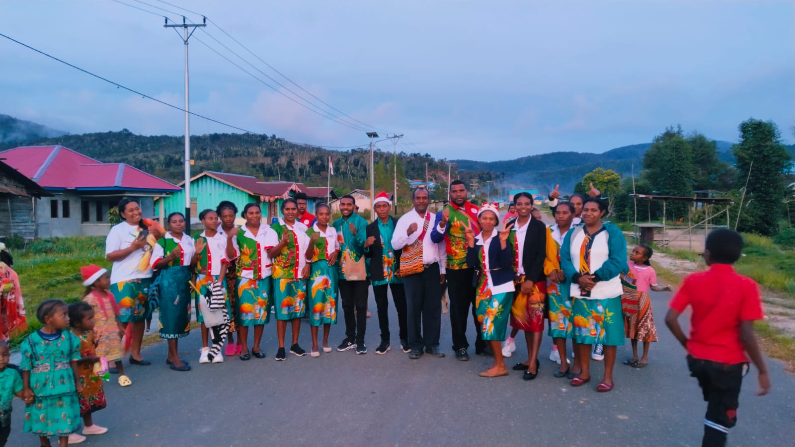 Foto bersama Jemaat Simon Hungku dalam kegiatan perayaan Natal PAMKA GPKAI Jemaat Simon Hungku Tahun 2025
